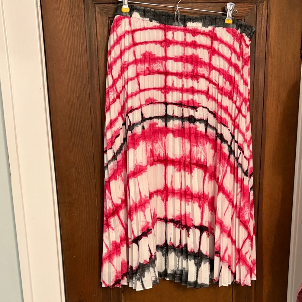 Pleated Pink Tie-Dye Midi Skirt